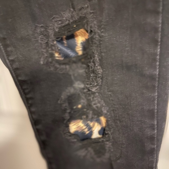 Judy Blue Leopard Patch Junior sz 15/32 Skinny Distressed Jeans Black Frayed Hem - Picture 2 of 10